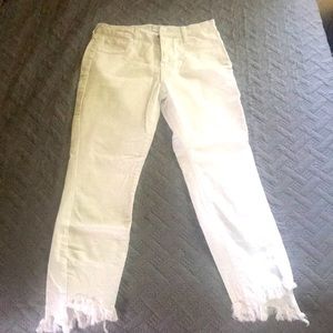 Cello size 9 white jeans with frayed bottoms